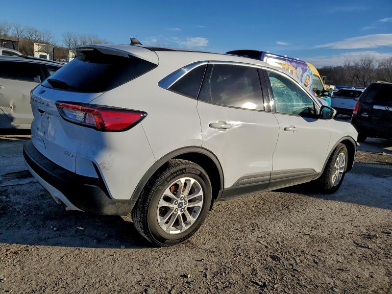 Photo 3 from auction – 2020 FORD ESCAPE SE with VIN 1FMCU0G65LUB98336