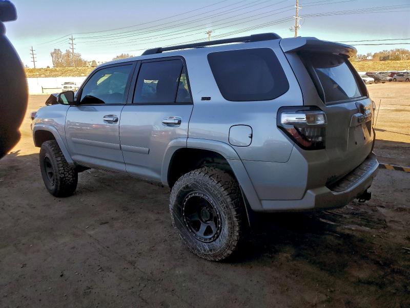 Photo 2 from auction – 2017 TOYOTA 4RUNNER SR with VIN JTEBU5JR2H5427388