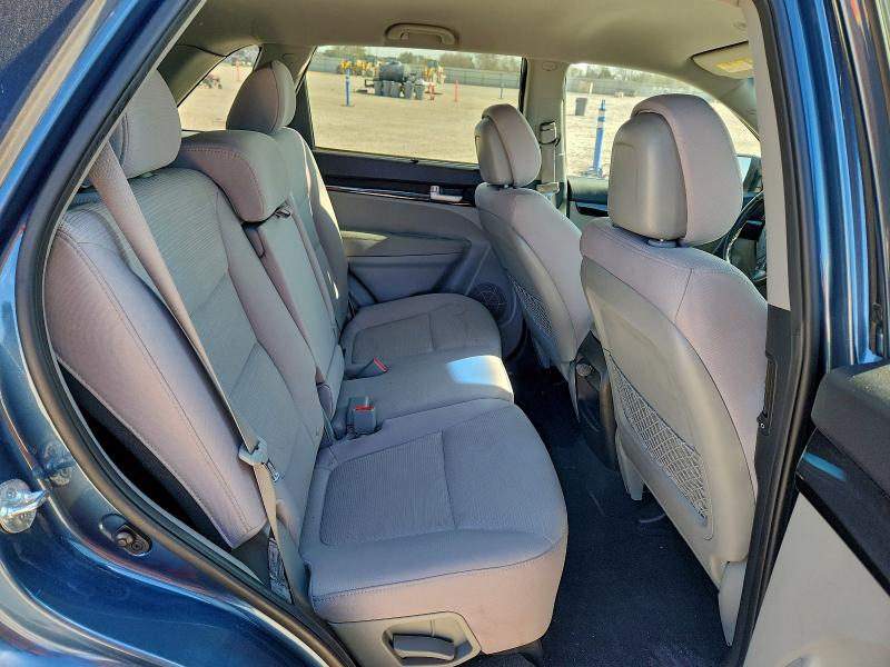 Photo 11 from auction – 2015 KIA SORENTO LX with VIN 5XYKT4A61FG597897