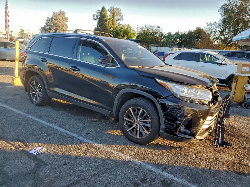 Photo 4 from auction – 2019 TOYOTA HIGHLANDER with VIN 5TDJZRFH8KS718696