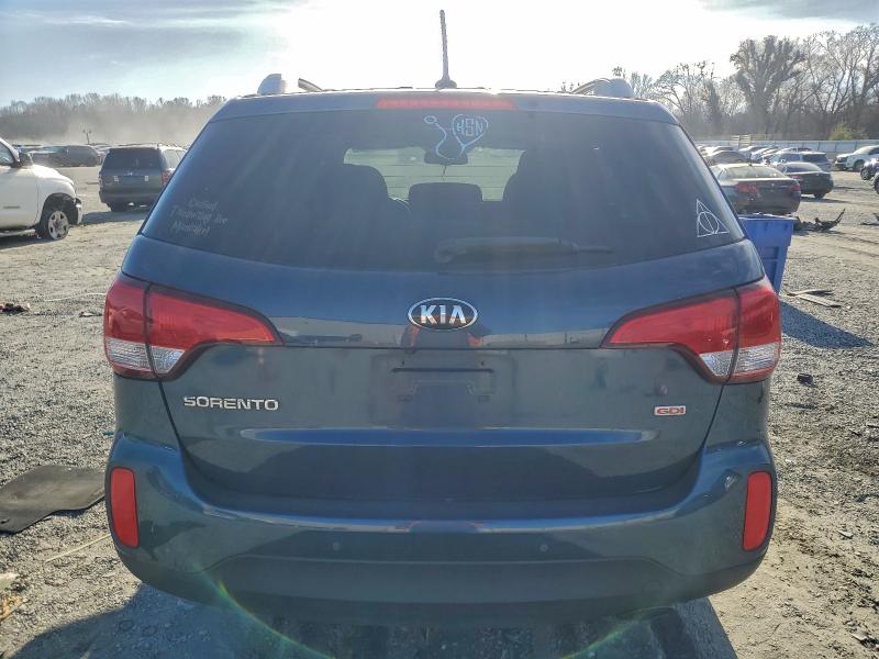Photo 6 from auction – 2015 KIA SORENTO LX with VIN 5XYKT4A69FG610167