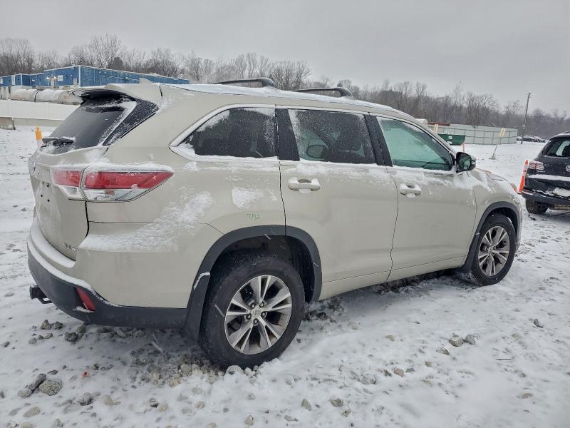 Foto 3 de la subasta – 2015 TOYOTA HIGHLANDER con VIN 5TDJKRFH4FS146391