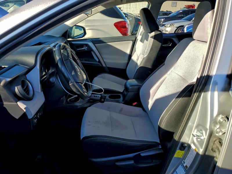 Photo 7 from auction – 2018 TOYOTA RAV4 with VIN JTMRFREV7JJ242312