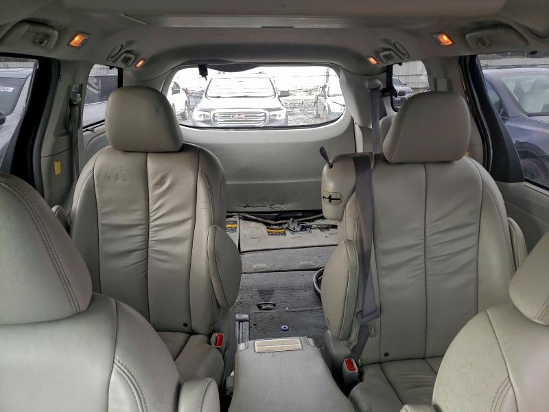 Photo 10 from auction – 2011 TOYOTA SIENNA with VIN 5TDYK3DC1BS017800