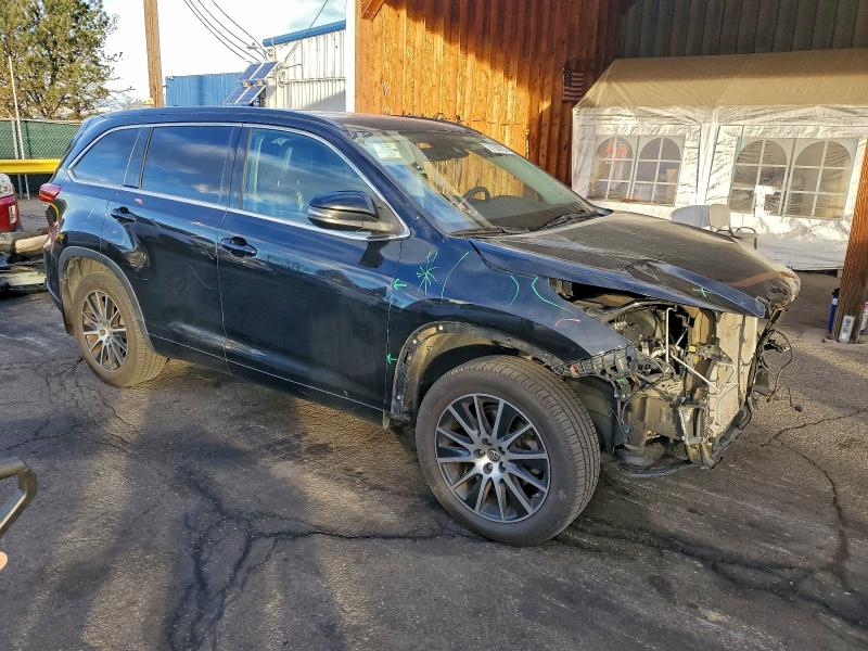 Foto 4 de la subasta – 2018 TOYOTA HIGHLANDER con VIN 5TDJZRFH9JS545284