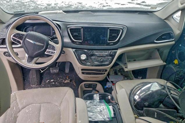 Photo 8 from auction – 2017 CHRYSLER PACIFICA E with VIN 2C4RC1N73HR710960