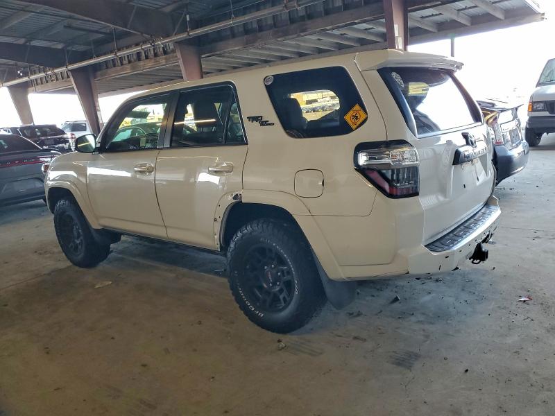 Photo 2 from auction – 2018 TOYOTA 4RUNNER SR with VIN JTEBU5JR6J5570088