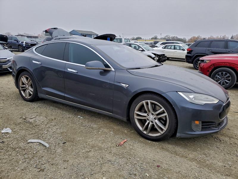 Photo 4 from auction – 2015 TESLA MODEL S 60 with VIN 5YJSA1S19FF099526