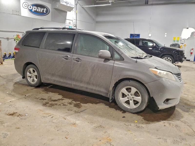Photo 4 from auction – 2014 TOYOTA SIENNA LE with VIN 5TDKK3DC1ES439575