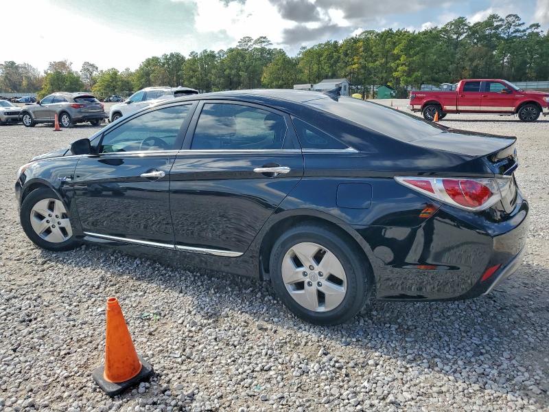 Photo 2 from auction – 2011 HYUNDAI SONATA HYB with VIN KMHEC4A43BA011010