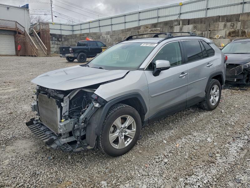 TOYOTA RAV4 XLE 2019 with VIN JTMP1RFV1KJ025327 - Photo from auction