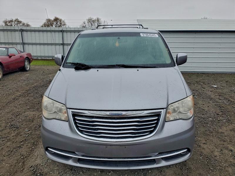 Photo 5 from auction – 2014 CHRYSLER TOWN & COU with VIN 2C4RC1BG9ER386753