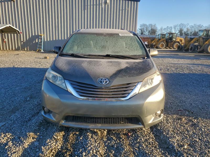Photo 5 from auction – 2011 TOYOTA SIENNA XLE with VIN 5TDYK3DC9BS058644