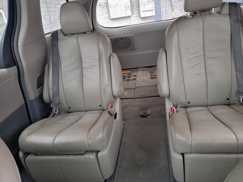 Photo 10 from auction – 2012 TOYOTA SIENNA XLE with VIN 5TDDK3DC6CS046130
