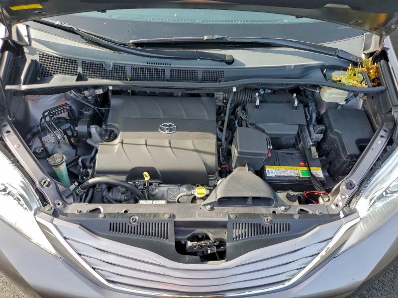 Photo 12 from auction – 2016 TOYOTA SIENNA XLE with VIN 5TDYK3DC4GS716619