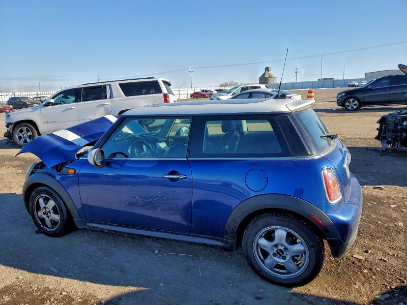 Photo 2 from auction – 2009 MINI COOPER with VIN WMWMF33539TW70269