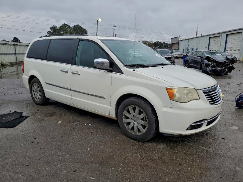 Photo 4 from auction – 2011 CHRYSLER TOWN & COU with VIN 2A4RR8DG4BR712663