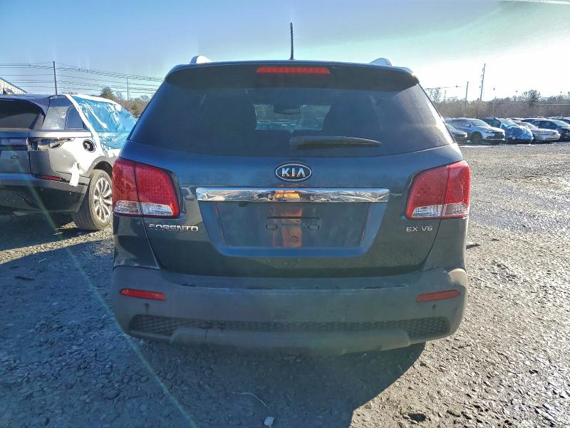 Photo 6 from auction – 2011 KIA SORENTO with VIN 5XYKU4A24BG043046