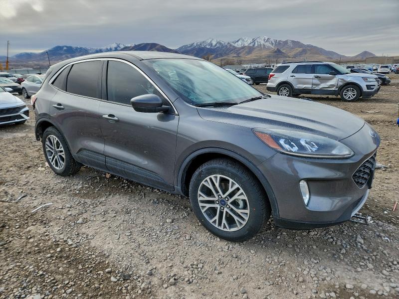 Photo 4 from auction – 2022 FORD ESCAPE SEL with VIN 1FMCU9CZ2NUA12498