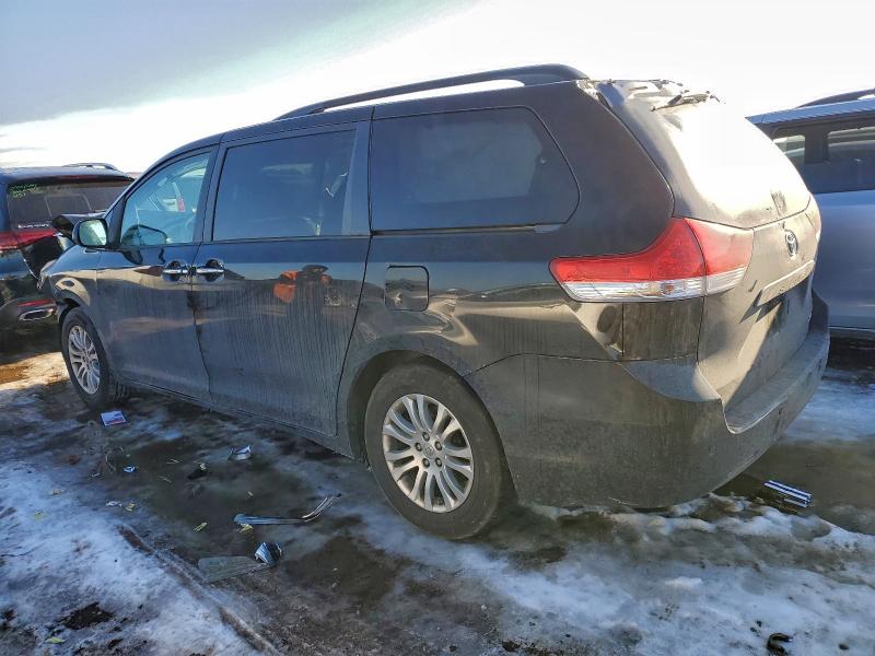 Photo 2 from auction – 2013 TOYOTA SIENNA XLE with VIN 5TDYK3DC6DS329839