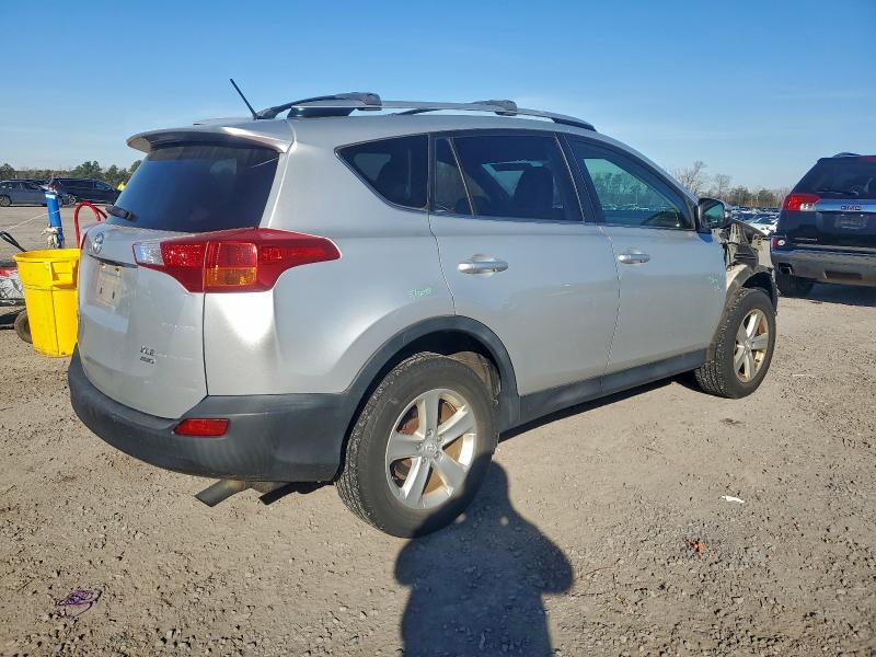 Photo 3 from auction – 2013 TOYOTA RAV4 XLE with VIN JTMRFREVXDD012718