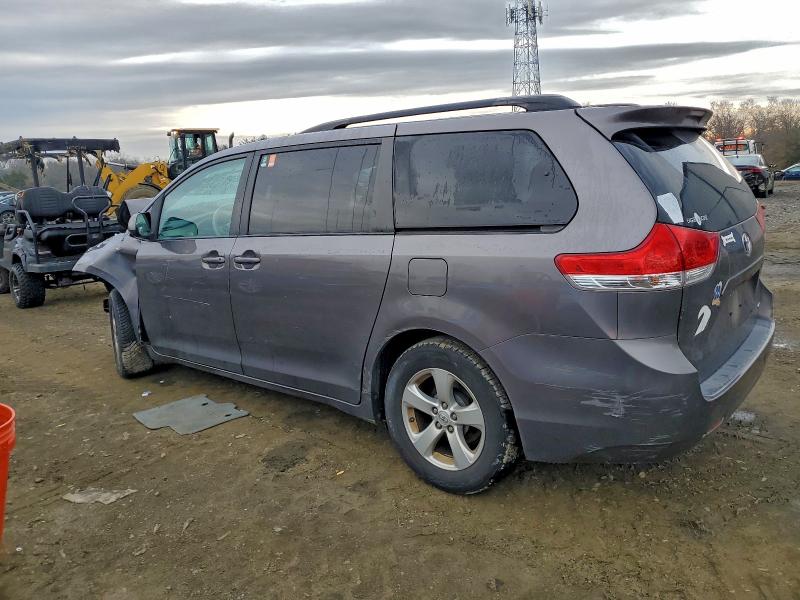 Photo 2 from auction – 2013 TOYOTA SIENNA LE with VIN 5TDKK3DC8DS376814