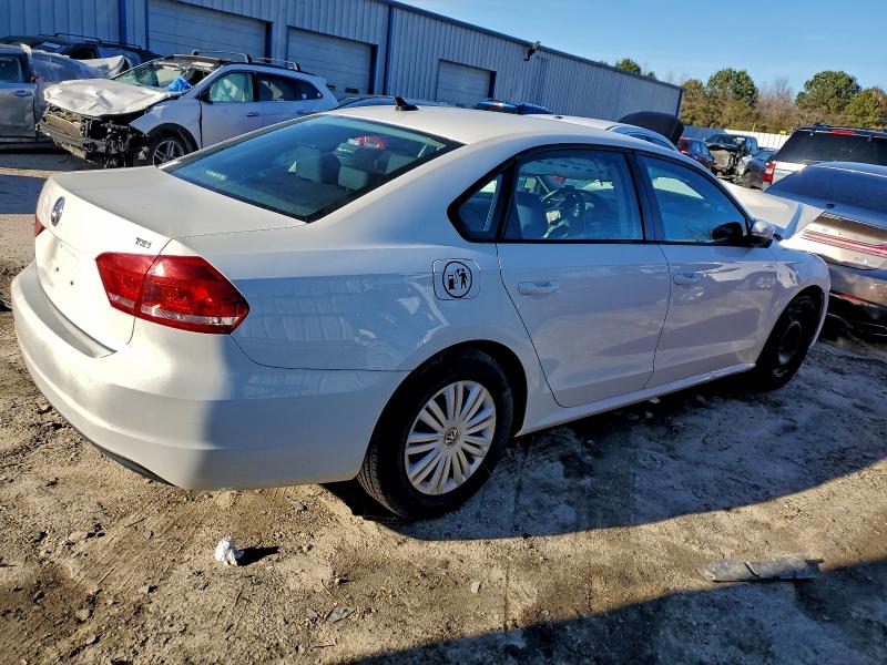 Photo 3 from auction – 2015 VOLKSWAGEN PASSAT S with VIN 1VWAT7A38FC084148