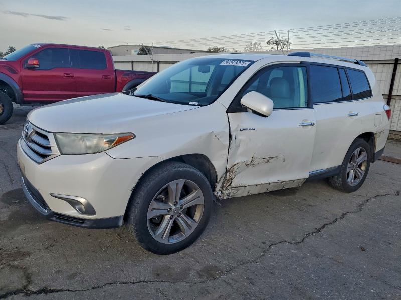 TOYOTA HIGHLANDER 2011 with VIN 5TDYK3EH3BS040683 - Photo from auction