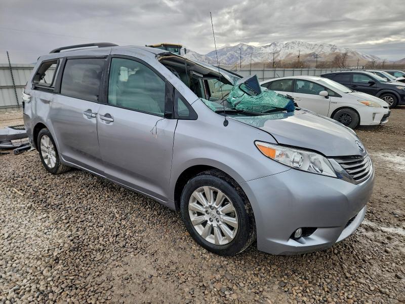 Photo 4 from auction – 2012 TOYOTA SIENNA XLE with VIN 5TDDK3DC1CS037612