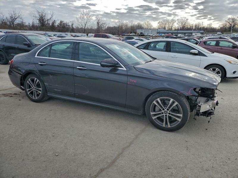 Photo 4 from auction – 2021 MERCEDES-BENZ E 350 with VIN W1KZF8DB2MA905037