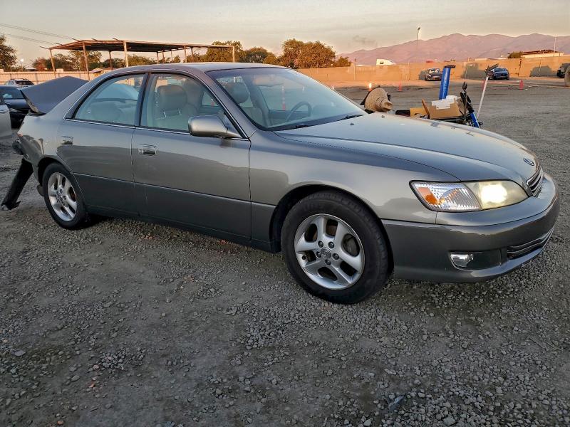 Photo 4 from auction – 2000 LEXUS ES 300 with VIN JT8BF28G4Y0248895