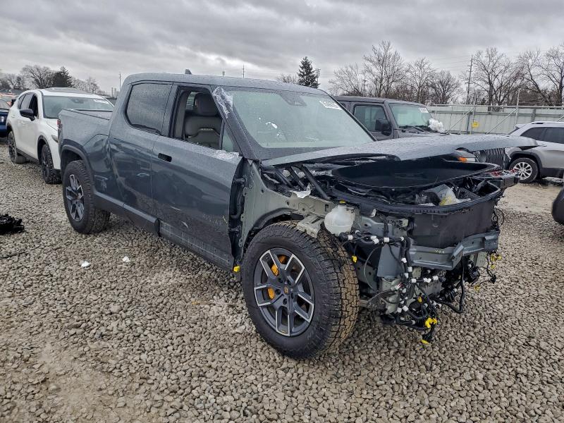 Photo 4 from auction – 2022 RIVIAN R1T LAUNCH with VIN 7FCTGAAL3NN004443
