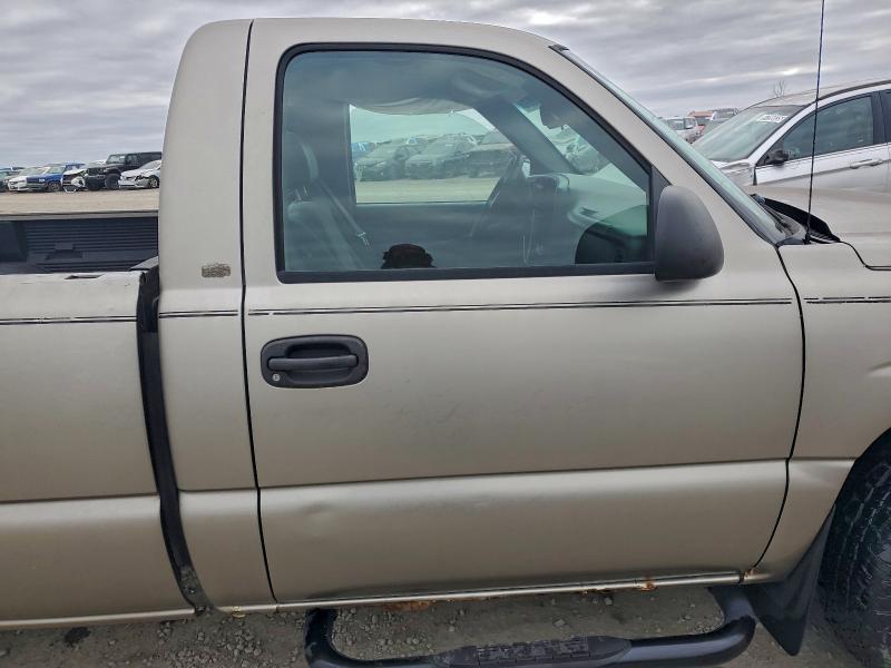 Photo 10 from auction – 2003 CHEVROLET SILVERADO with VIN 1GCEK14V93Z343627
