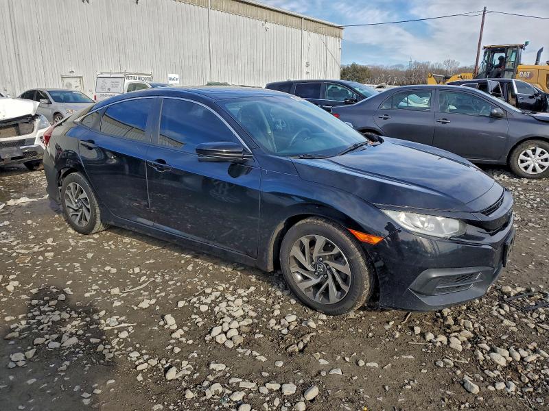 Photo 4 from auction – 2018 HONDA CIVIC EX with VIN 19XFC2F79JE201986