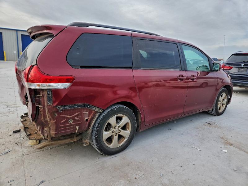 Photo 3 from auction – 2014 TOYOTA SIENNA LE with VIN 5TDKK3DC2ES445448
