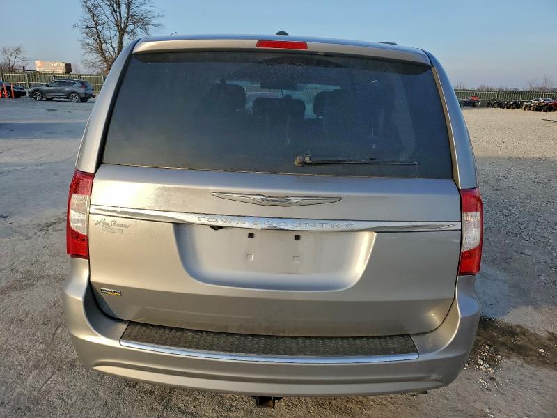 Photo 6 from auction – 2016 CHRYSLER TOWN & COU with VIN 2C4RC1BG1GR267940
