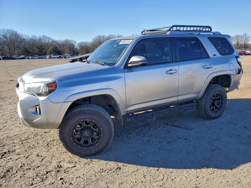 TOYOTA 4RUNNER 2017 z numerem VIN JTEBU5JR4H5412259 - Zdjęcie z aukcji