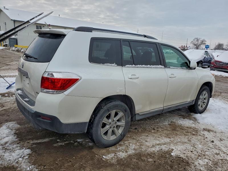 Photo 3 from auction – 2013 TOYOTA HIGHLANDER with VIN 5TDBK3EH7DS216207