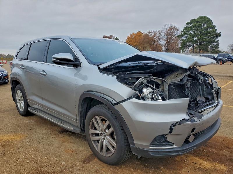 Photo 4 from auction – 2016 TOYOTA HIGHLANDER with VIN 5TDZKRFH7GS157017