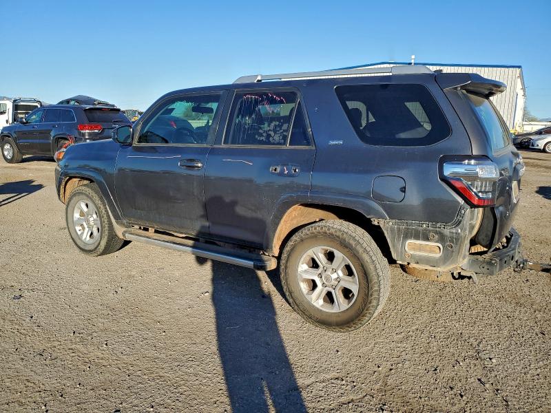 Photo 2 from auction – 2018 TOYOTA 4RUNNER SR with VIN JTEBU5JR6J5570530
