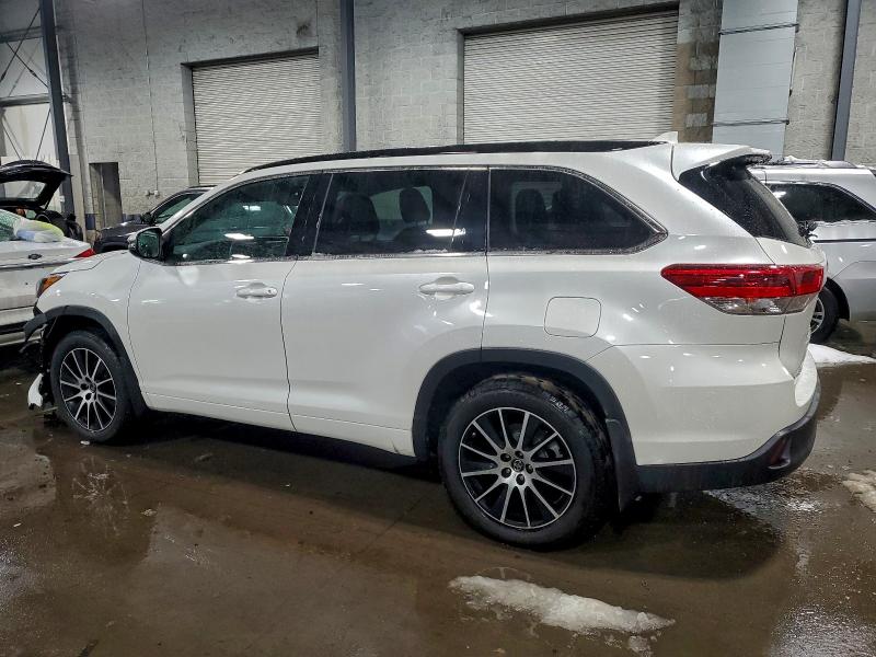 Photo 2 from auction – 2017 TOYOTA HIGHLANDER with VIN 5TDJZRFH1HS516498