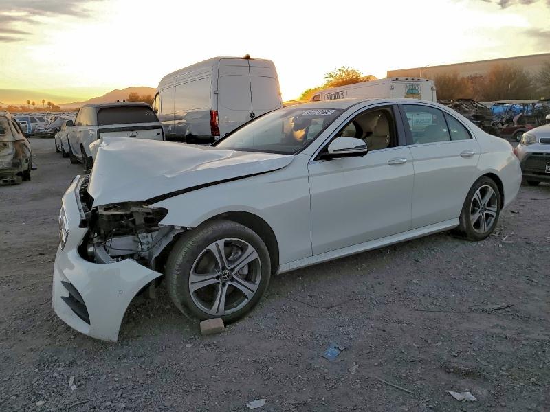 MERCEDES-BENZ E 300 2018 with VIN WDDZF4JB5JA463301 - Photo from auction