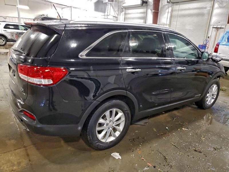 Photo 3 from auction – 2017 KIA SORENTO LX with VIN 5XYPGDA52HG217874
