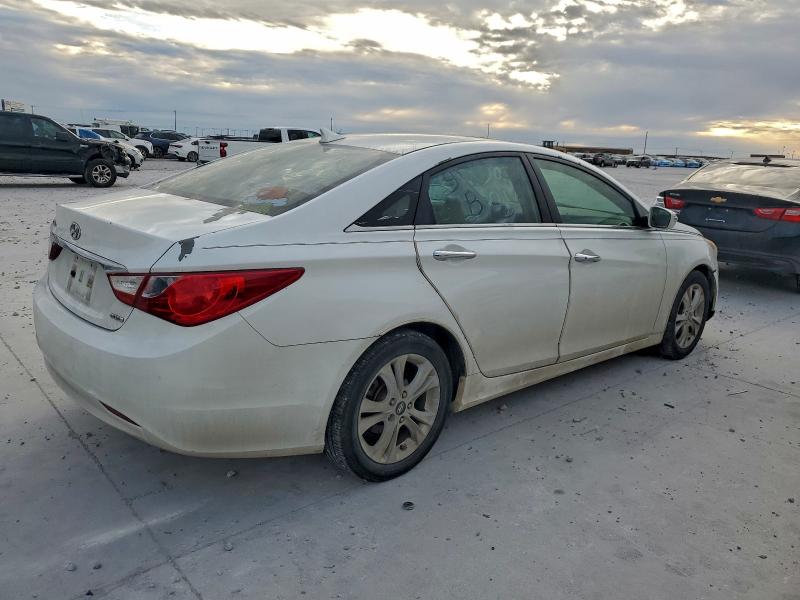 Photo 3 from auction – 2011 HYUNDAI SONATA SE with VIN 5NPEC4ACXBH301703