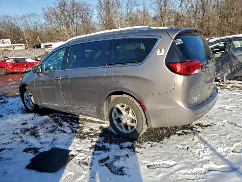 Photo 2 from auction – 2017 CHRYSLER PACIFICA with VIN 2C4RC1EG5HR616451
