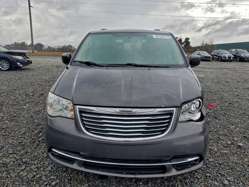 Photo 5 from auction – 2016 CHRYSLER TOWN & COU with VIN 2C4RC1BG1GR229883