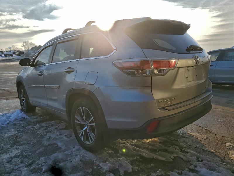 Photo 2 from auction – 2016 TOYOTA HIGHLANDER with VIN 5TDJKRFH7GS255459
