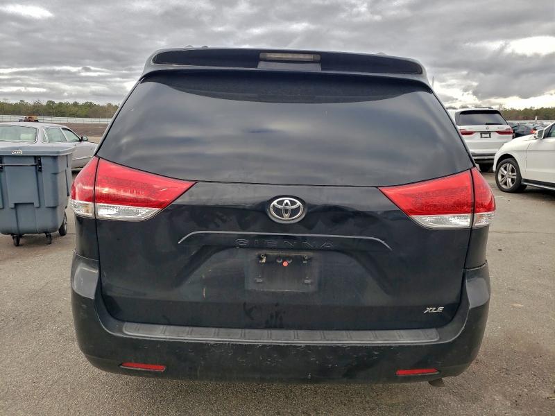 Photo 6 from auction – 2014 TOYOTA SIENNA XLE with VIN 5TDYK3DC7ES474227
