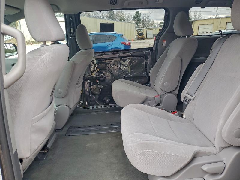 Photo 11 from auction – 2017 TOYOTA SIENNA LE with VIN 5TDKZ3DC1HS791863