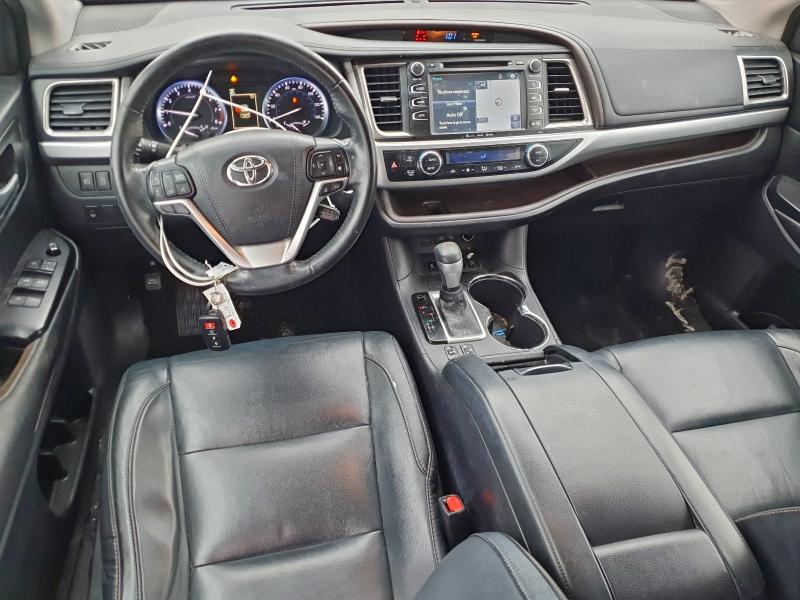 Foto 8 de la subasta – 2017 TOYOTA HIGHLANDER con VIN 5TDJZRFH0HS522230